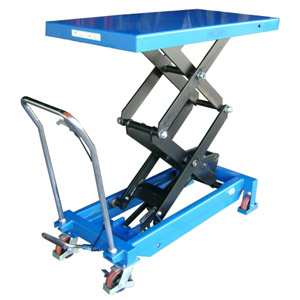 Mesa elevadora manual de tijera rodante de 800 kg que permite trabajar a una altura cÃ³moda para realizar tareas como manipulaciÃ³n, traslaciÃ³n, reparaciÃ³n, embalaje, control de piezas o productos, transporte de piezas en lÃ­neas de fabricaciÃ³n, etc. 