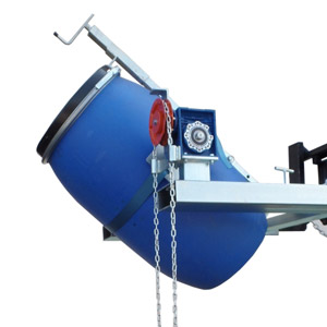 Retourneur de fÃ»ts pour chariot Ã©lÃ©vateur trÃ¨s utile pour manipuler, transporter et vider des fÃ»ts mÃ©talliques Ã  relief 200 litres, option pour fÃ»ts en plastique (nous lâindiquer), maximum 400 kg. 